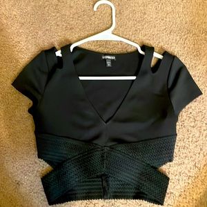 Black cropped V neck short sleeved top